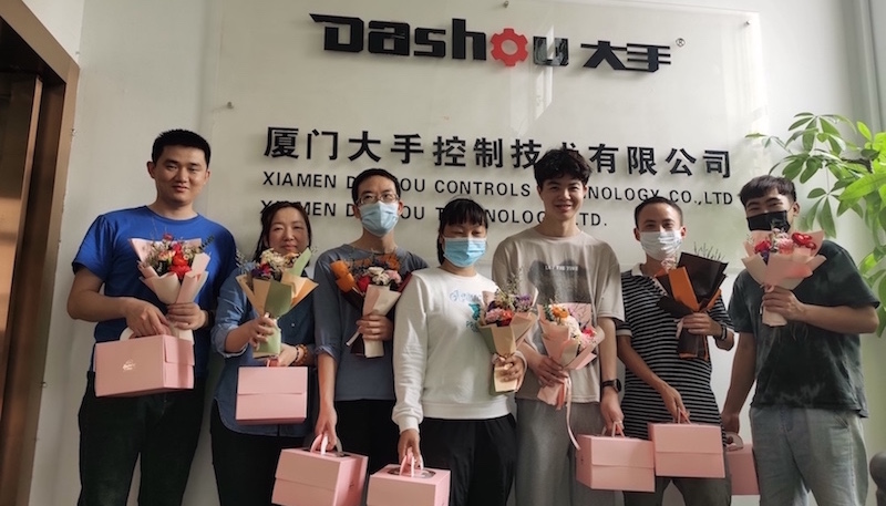 Dashou a organisé une fête d'anniversaire pour les employés chaque mois
